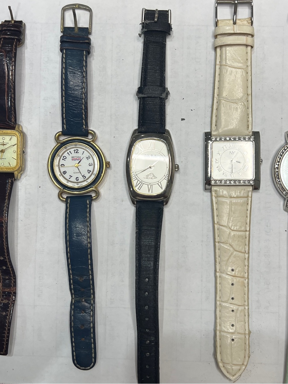 Lot of 5 Vintage and modern woman Watches (Long Time is automatic)
